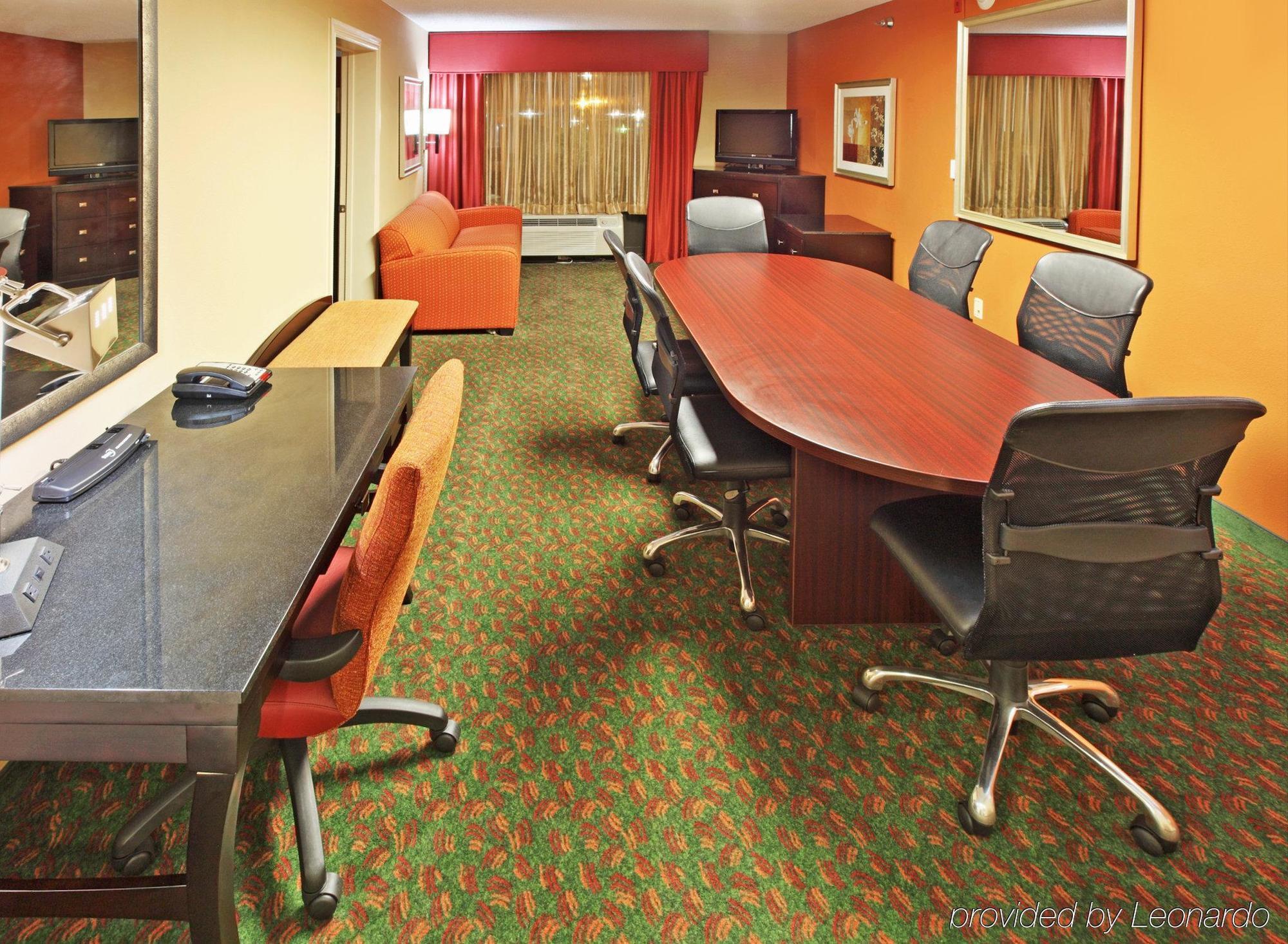 Holiday Inn Express Tyler South By Ihg Room photo