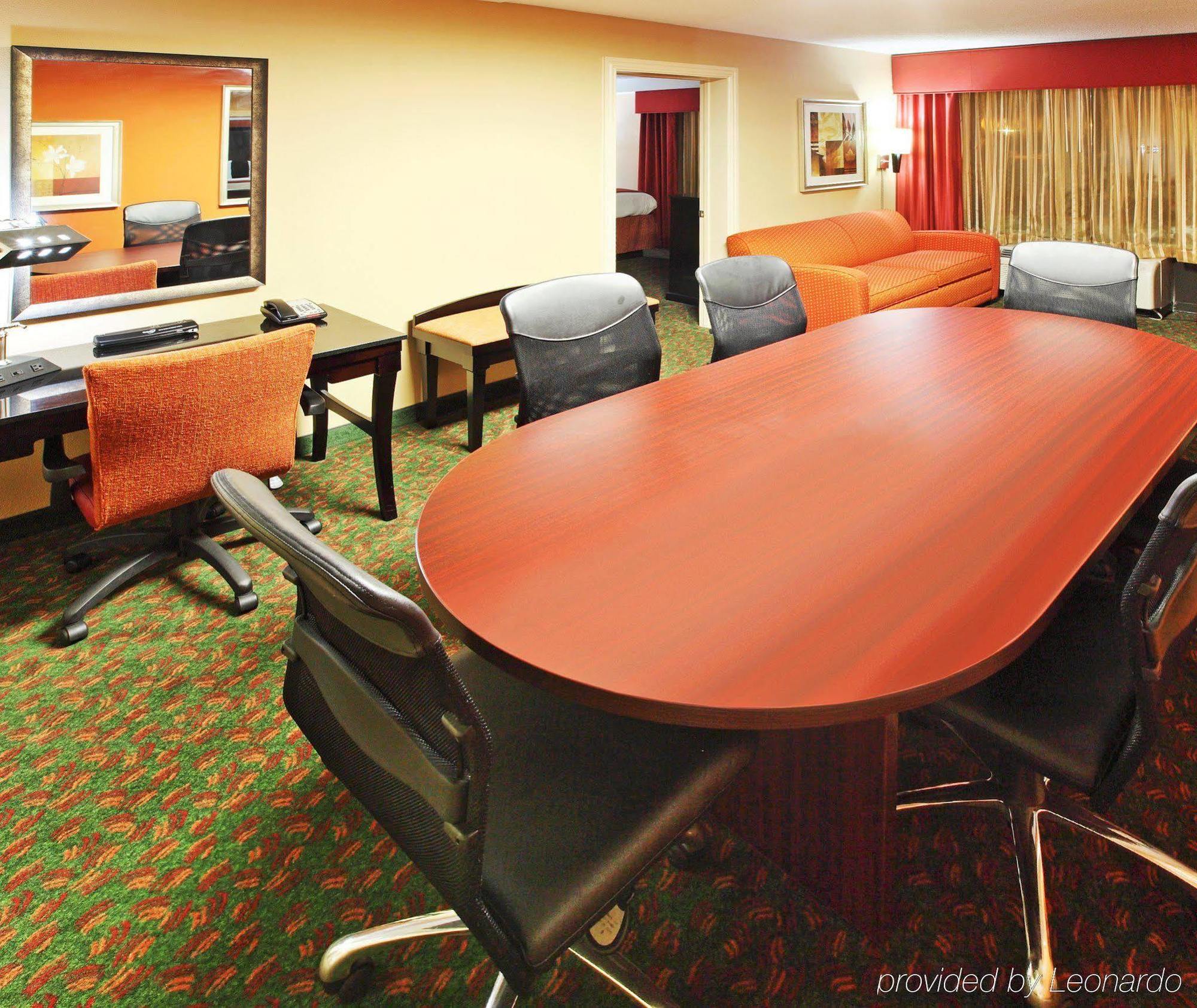 Holiday Inn Express Tyler South By Ihg Room photo